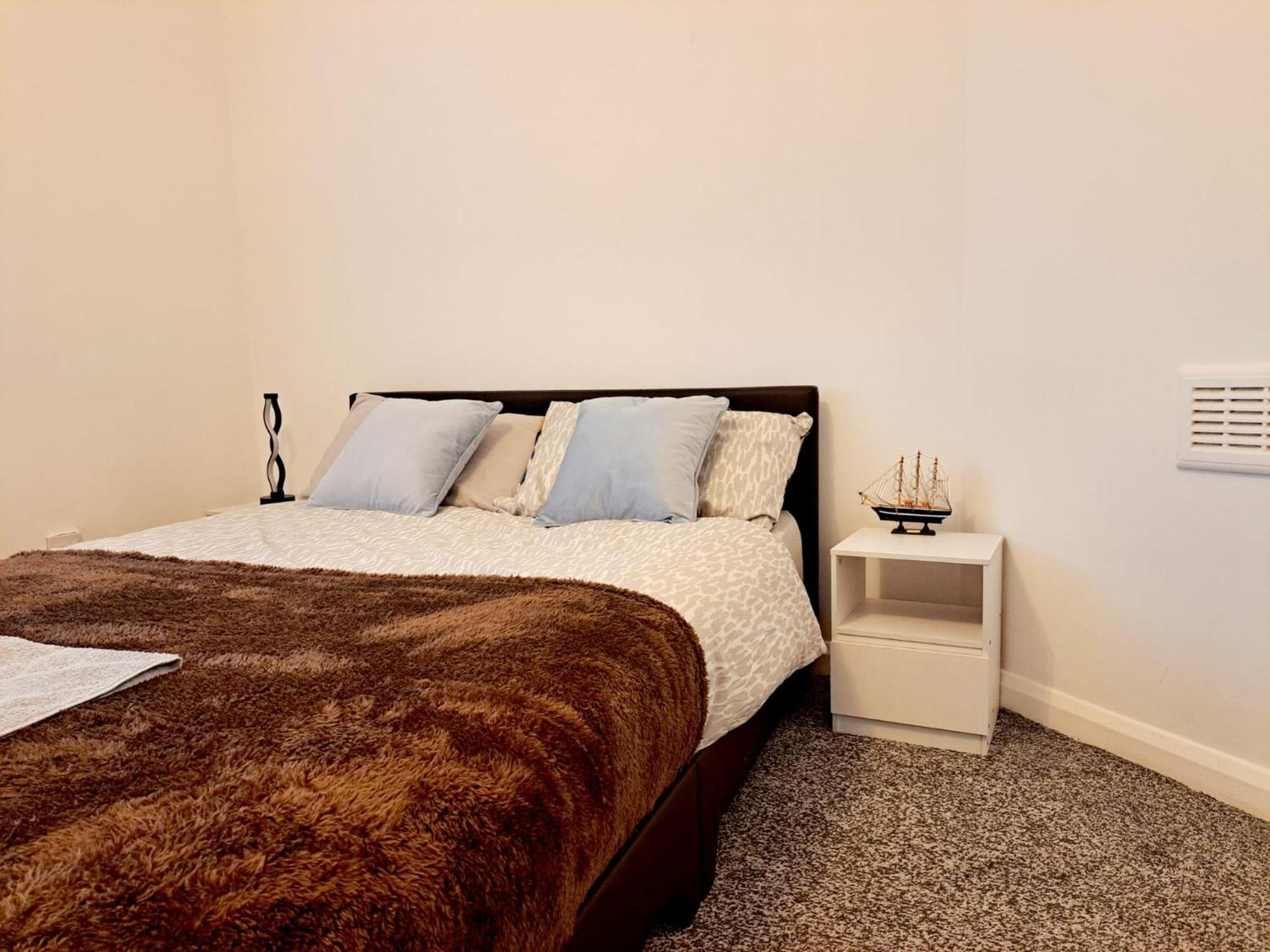 Cozy 2Br Home Leeds Free Parking & Wifi Pets Welcome Exterior photo