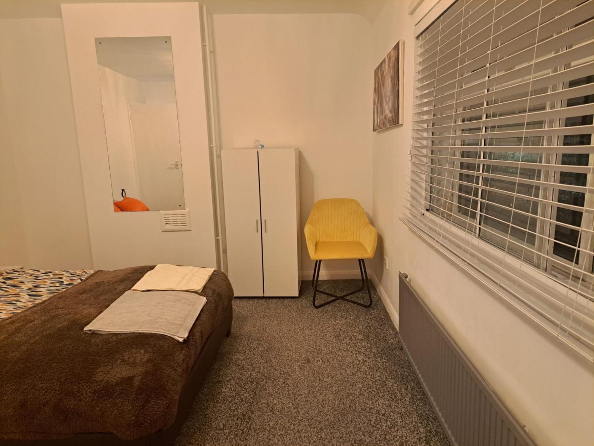 Cozy 2Br Home Leeds Free Parking & Wifi Pets Welcome Exterior photo