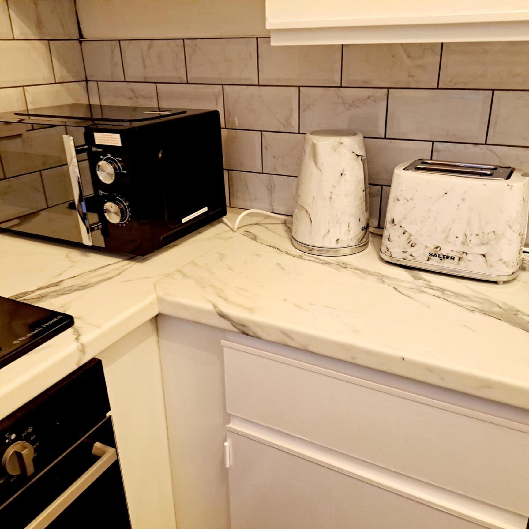 Cozy 2Br Home Leeds Free Parking & Wifi Pets Welcome Exterior photo