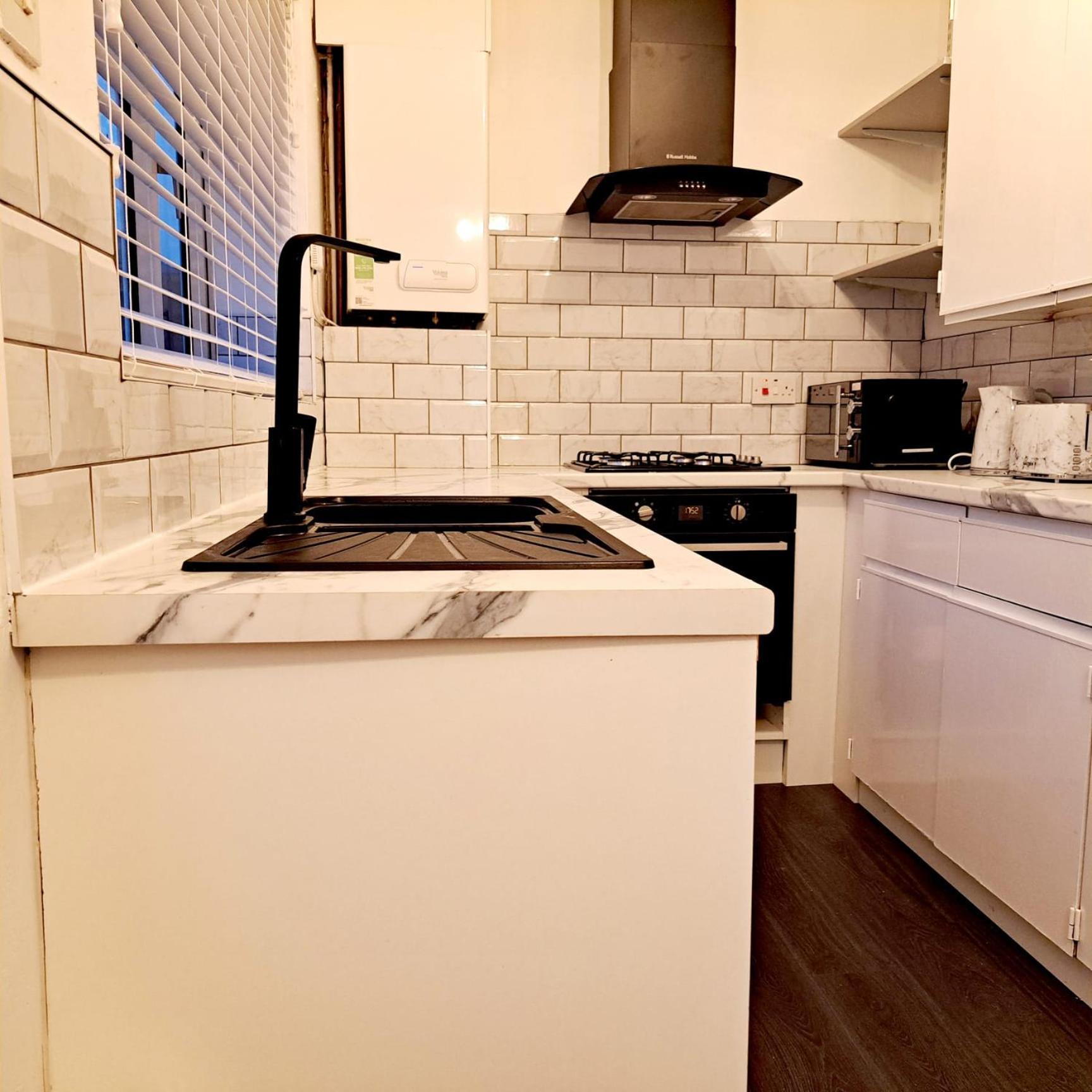 Cozy 2Br Home Leeds Free Parking & Wifi Pets Welcome Exterior photo