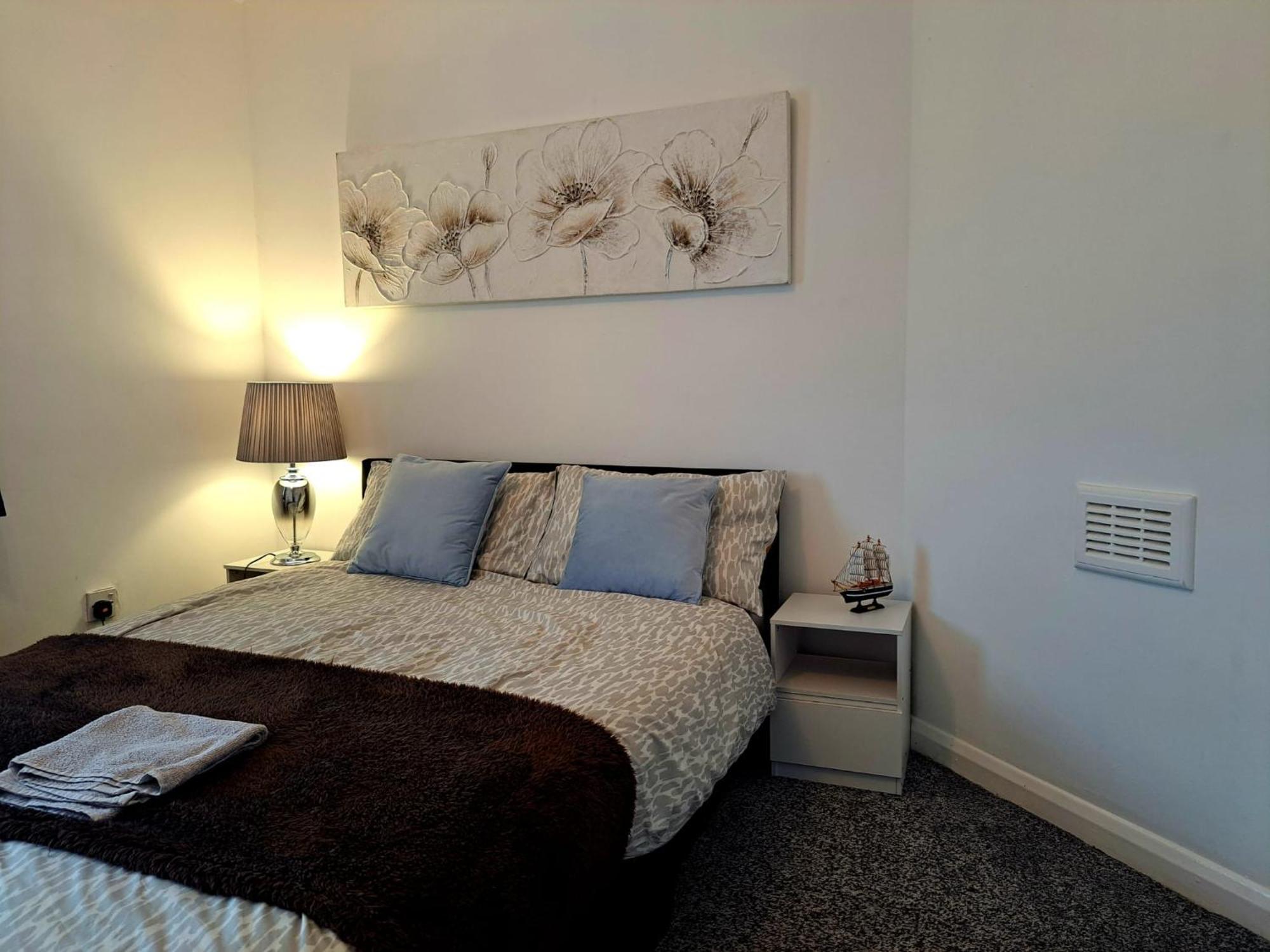 Cozy 2Br Home Leeds Free Parking & Wifi Pets Welcome Exterior photo