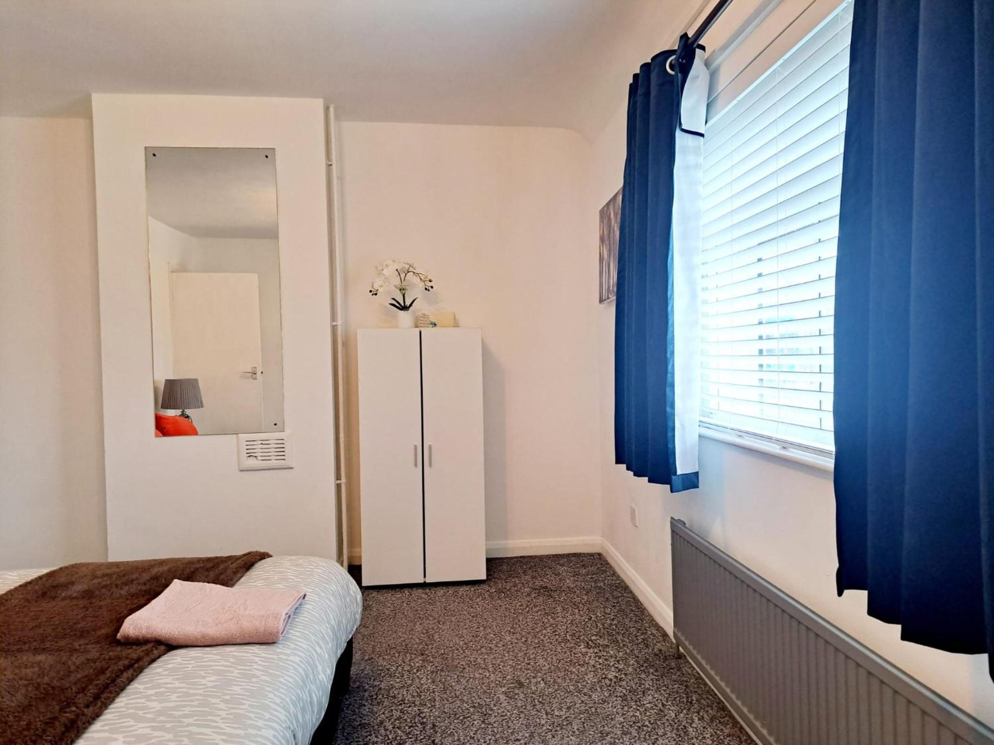 Cozy 2Br Home Leeds Free Parking & Wifi Pets Welcome Exterior photo