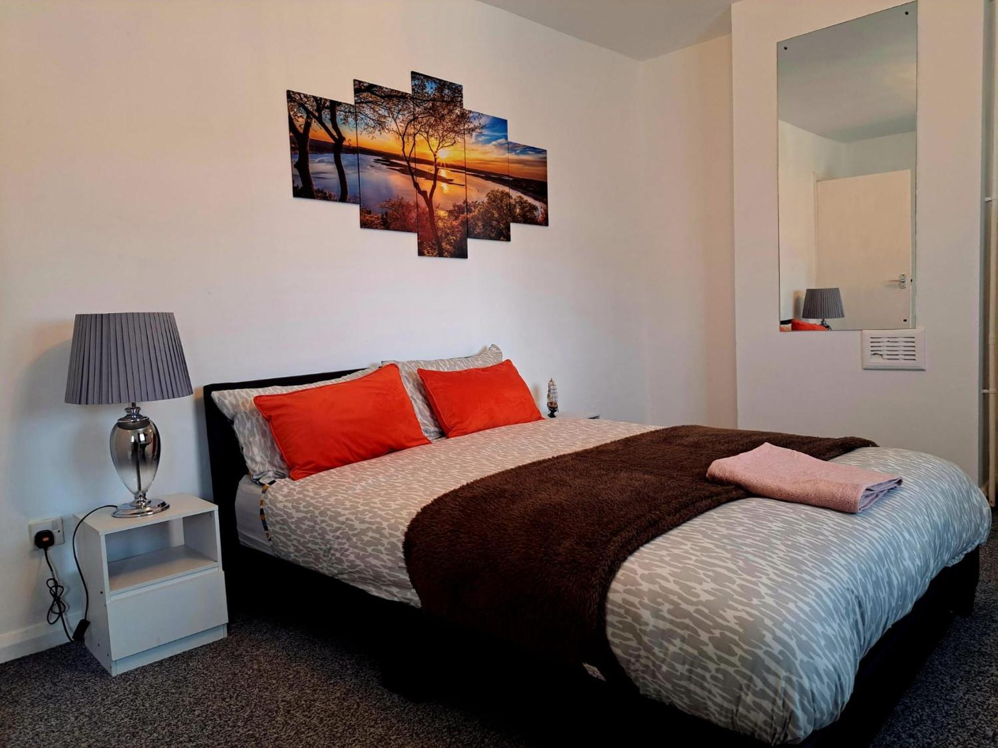 Cozy 2Br Home Leeds Free Parking & Wifi Pets Welcome Exterior photo